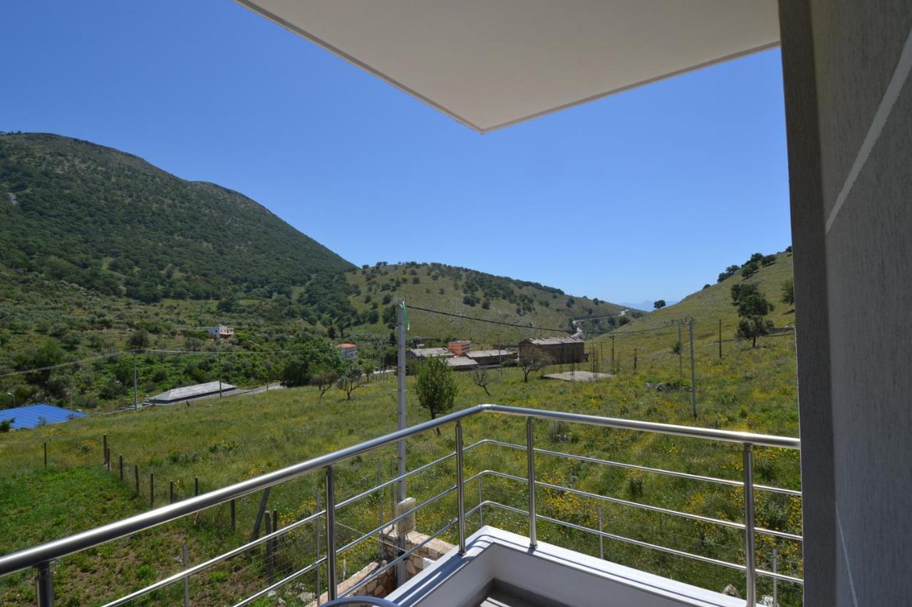 Bujtina Eleni Hotell Himare Exteriör bild