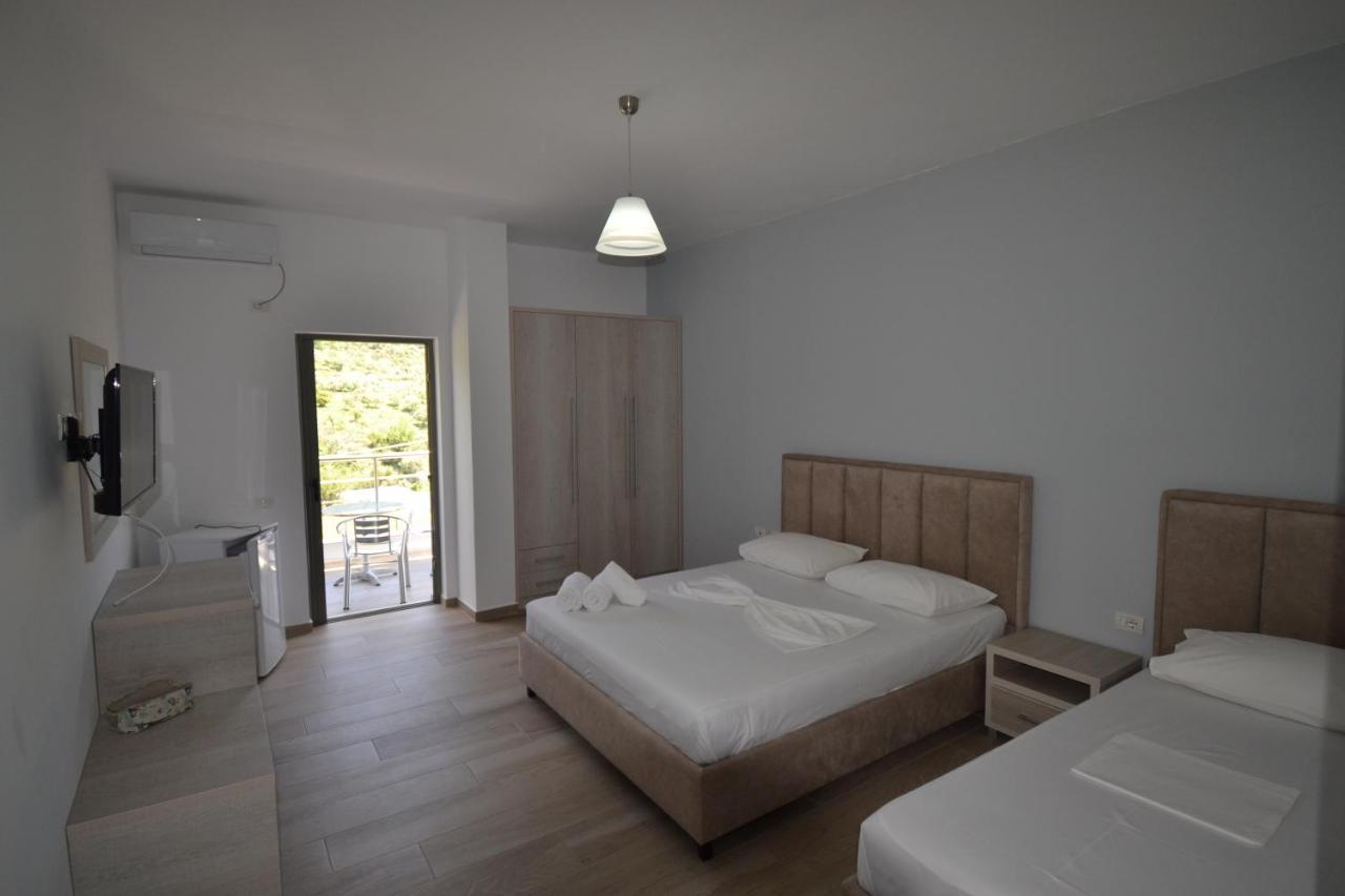 Bujtina Eleni Hotell Himare Exteriör bild